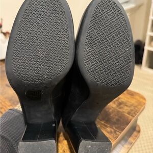 Tory Burch round toe black leather pumps size 8